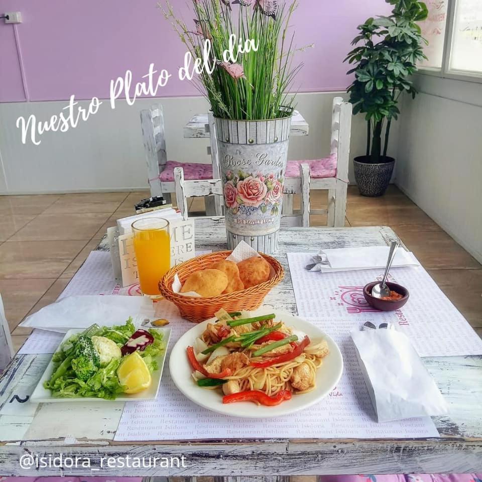 Hotel Y Restaurant Isidora Арика Екстериор снимка
